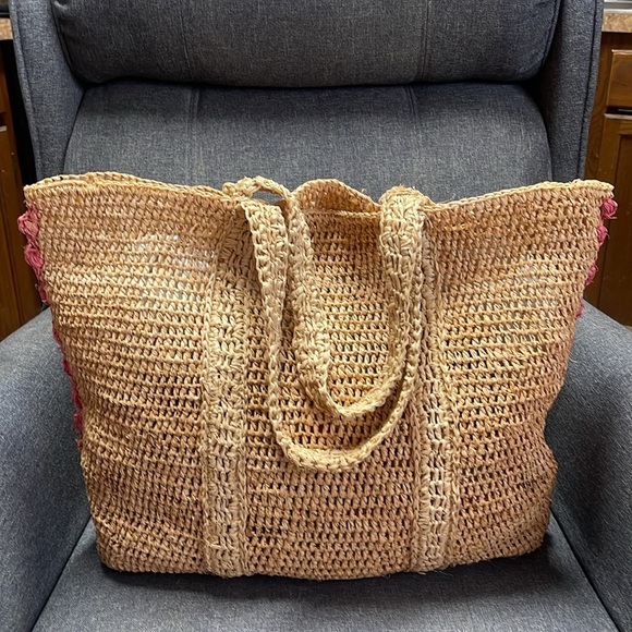 Vineyard Vines Large Crochet Pom Beach Tote Bag - Picture 4 of 9